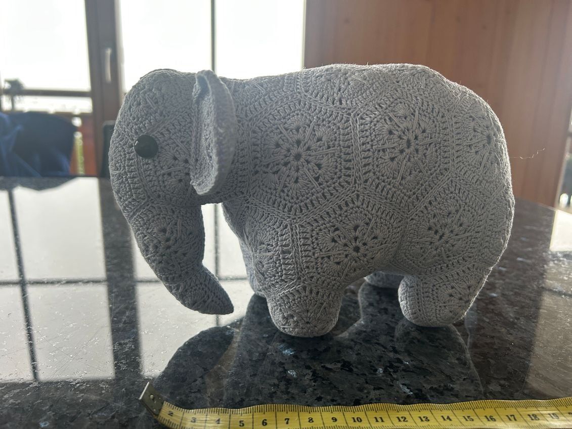 Spielzeuge: Häkeltier Elefant African Flower Technik -Handarbeit- – Neu (gemäss Beschreibung) aus Beatenberg von nonnkari 1