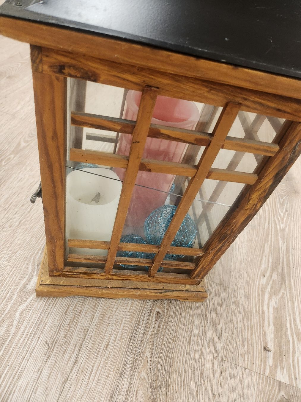Lanterne: Stilvolle Holzlaterne mit Glas – Difettoso da Niederurnen venduto da Ghost.recon 2