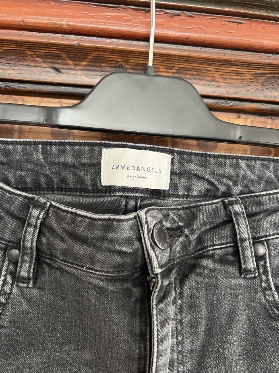 Armedangels Jeans: ARMEDANGELS Jeans dunkelgrau – Gebraucht aus Siebnen von Tiguli 1
