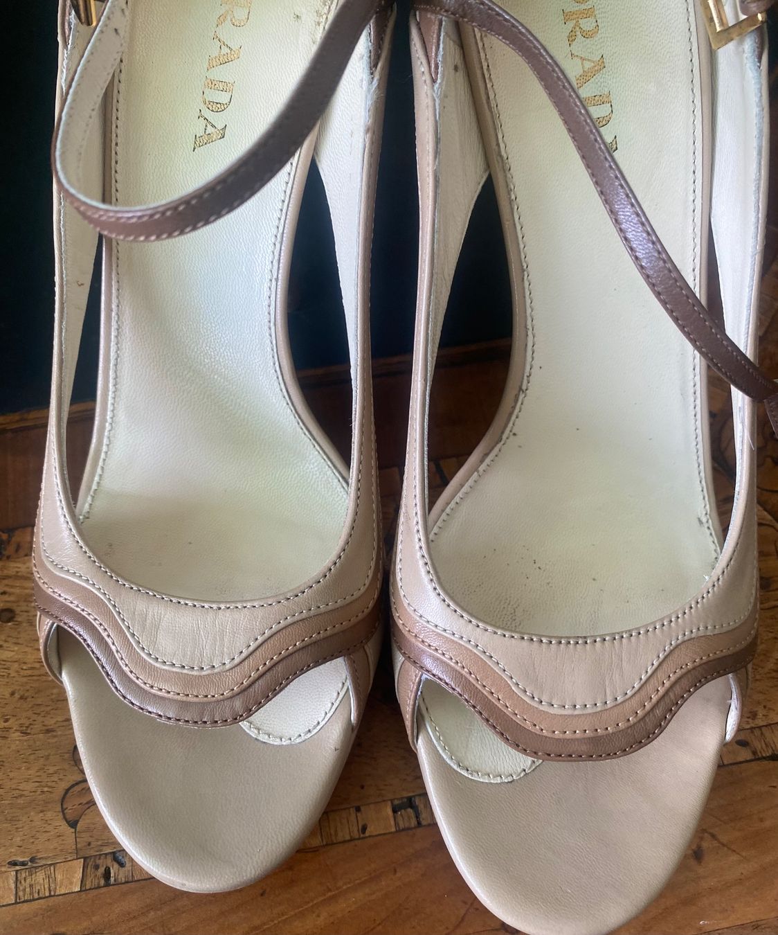 Prada Chaussures femmes: Prada Heel Sandale – D'occasion à Zürich par Sol65