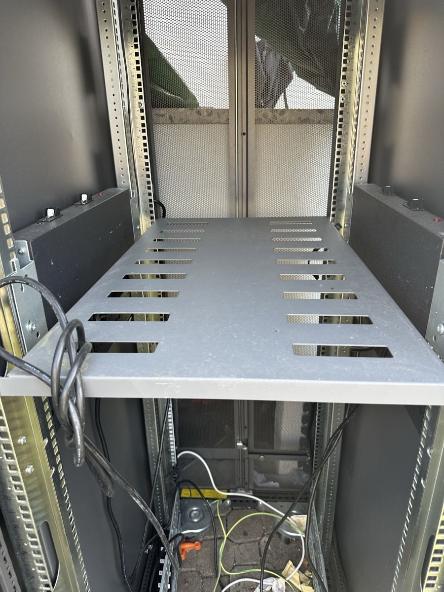 Server: Gebraucht Server – Gebraucht aus Dietikon von moradi24 4