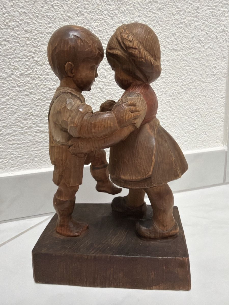 Statuette: Holzfigur geschnitzt, tanzende Kinder. – Usato da Biberist venduto da Momo33 3