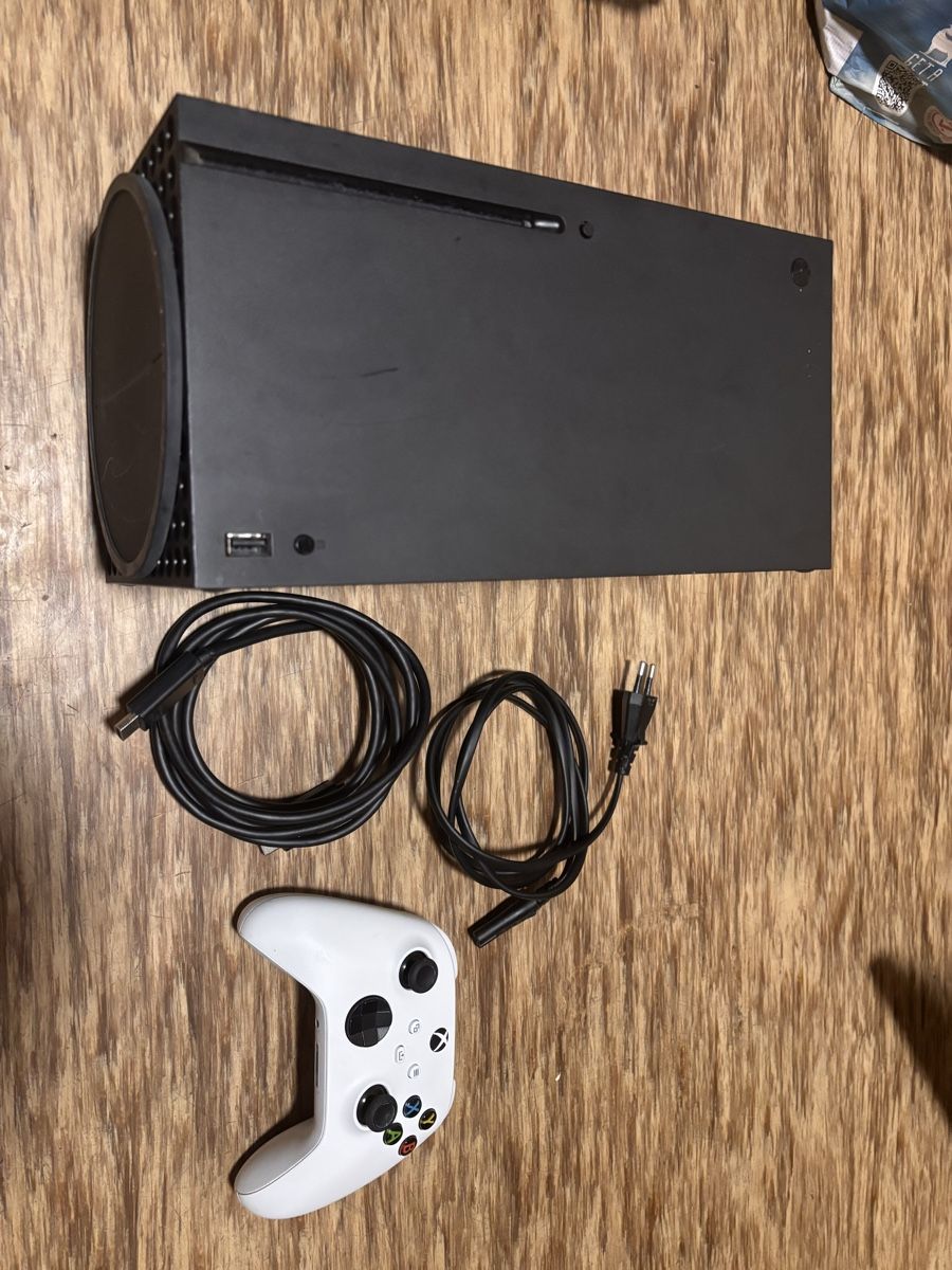 Microsoft Console: Xbox series X 1 Terabyte Mit kabeln und 2 controller – Usato da Grindelwald venduto da jec_28gv 5