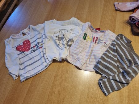 4 Langarmshirts verschiedene Motive gebraucht Grösse 68