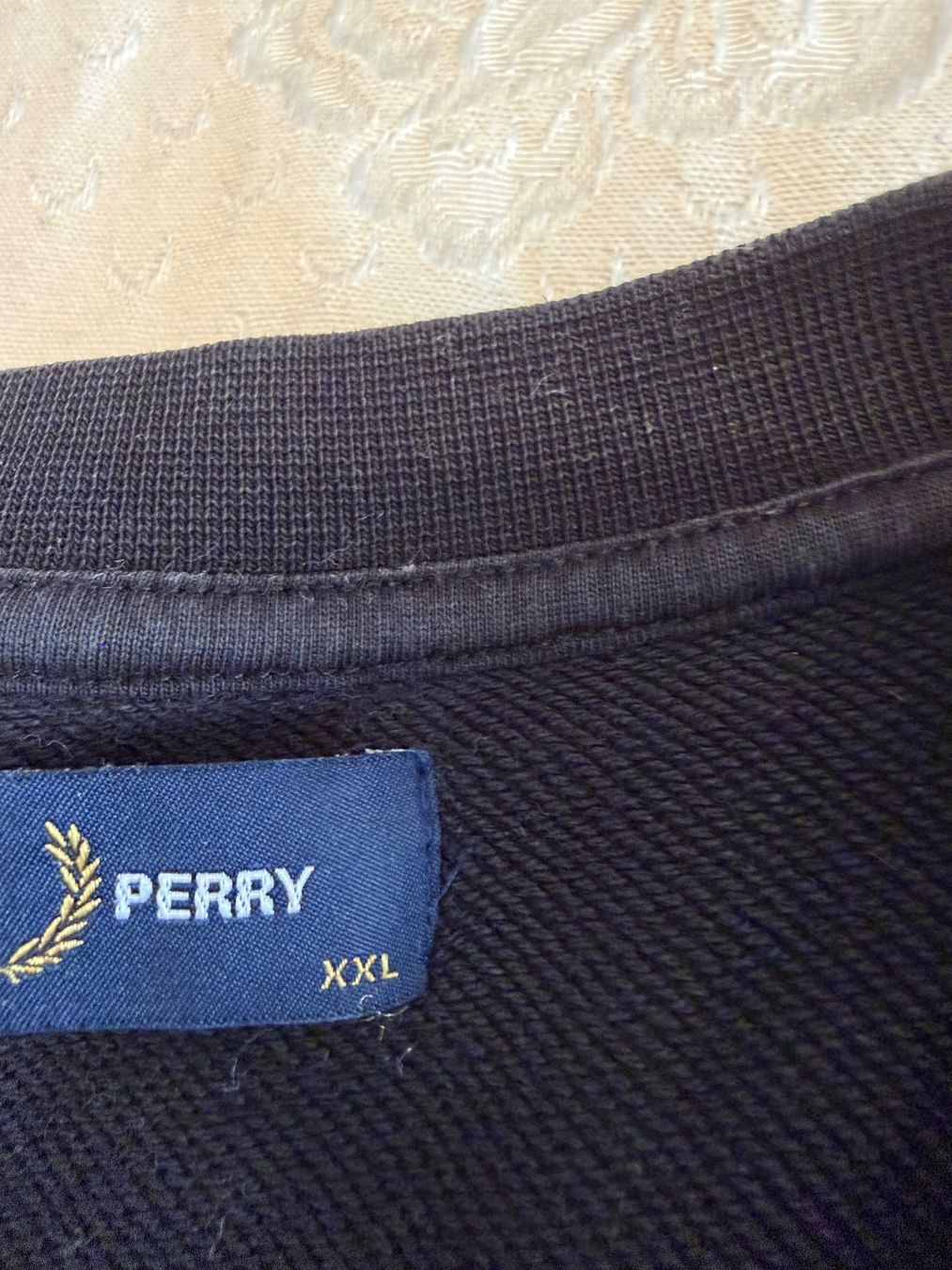 Fred Perry Pullover & Sweatshirts: Fred Perry Pullover Dunkelblau Grösse XXL mit Makel – Gebraucht aus Bern von sch_n7cp 1
