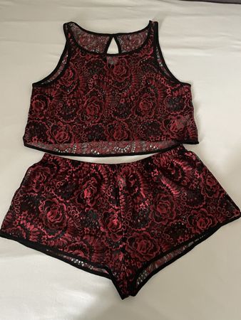 Ensemble lingerie dentelle rouge et noire Wolf & Whistle 57
