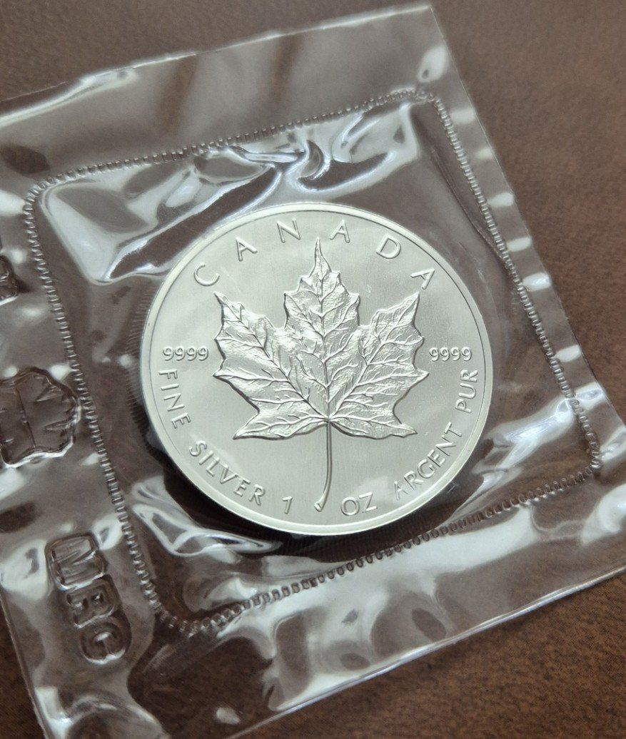 Tutti le monete: 1 Unze Silbermünze "Maple Leaf", Canada 1990, eingeschweisst – Nuovo e nell'imballaggio originale da St. Moritz venduto da Guenteratch 2