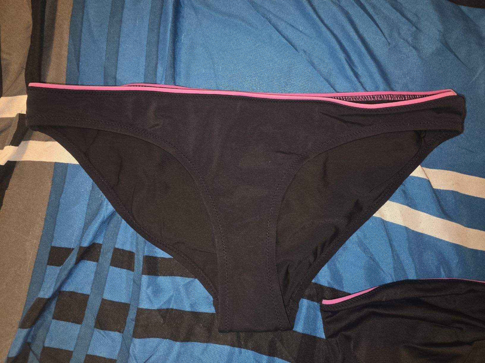 Costumi da bagno & Bikini: Schwarzer Bikini mit pinken Details - Grösse 40 – Nuovo (secondo la descrizione) da Kriens venduto da Caroline_Schweiz 2
