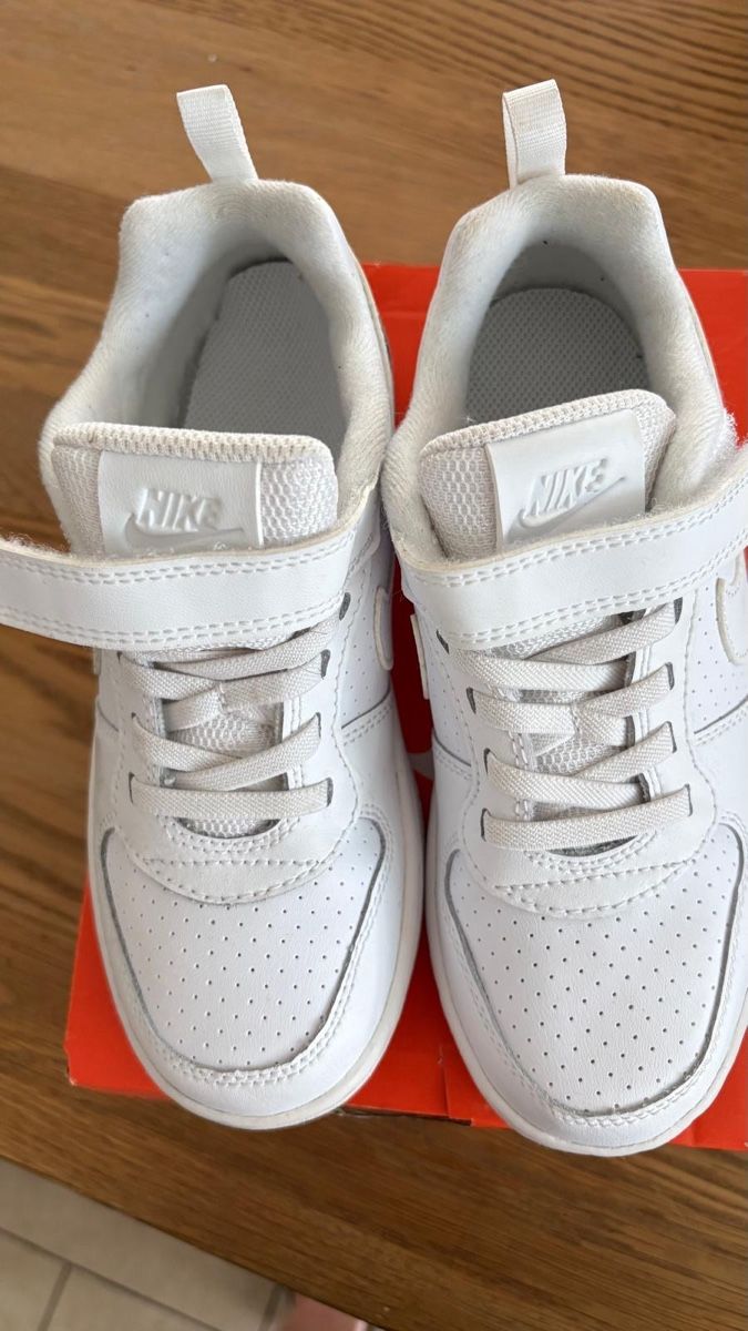 Nike Scarpe per ragazzi: Nike Kinderschuhe  – Nuovo (secondo la descrizione) da Ostermundigen venduto da katant