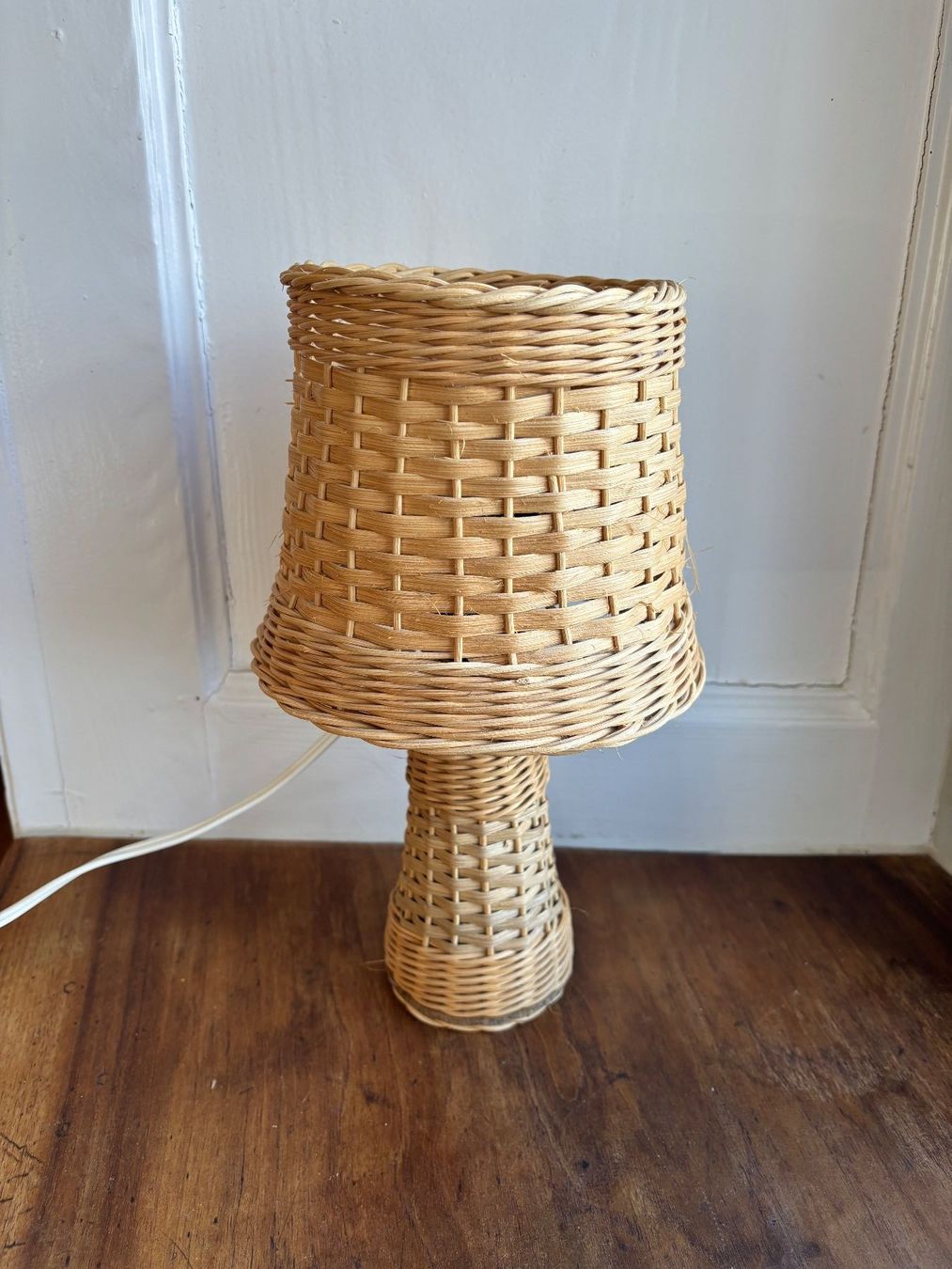 Lampade: Wunderschöne Vintage Tischlampe aus Peddigrohr – Usato da Horgen venduto da uge_pd5p 2