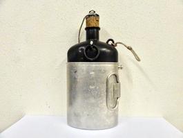 Feldflasche MEWA 1941 mit Becher JE 1969 Schweizer Armee