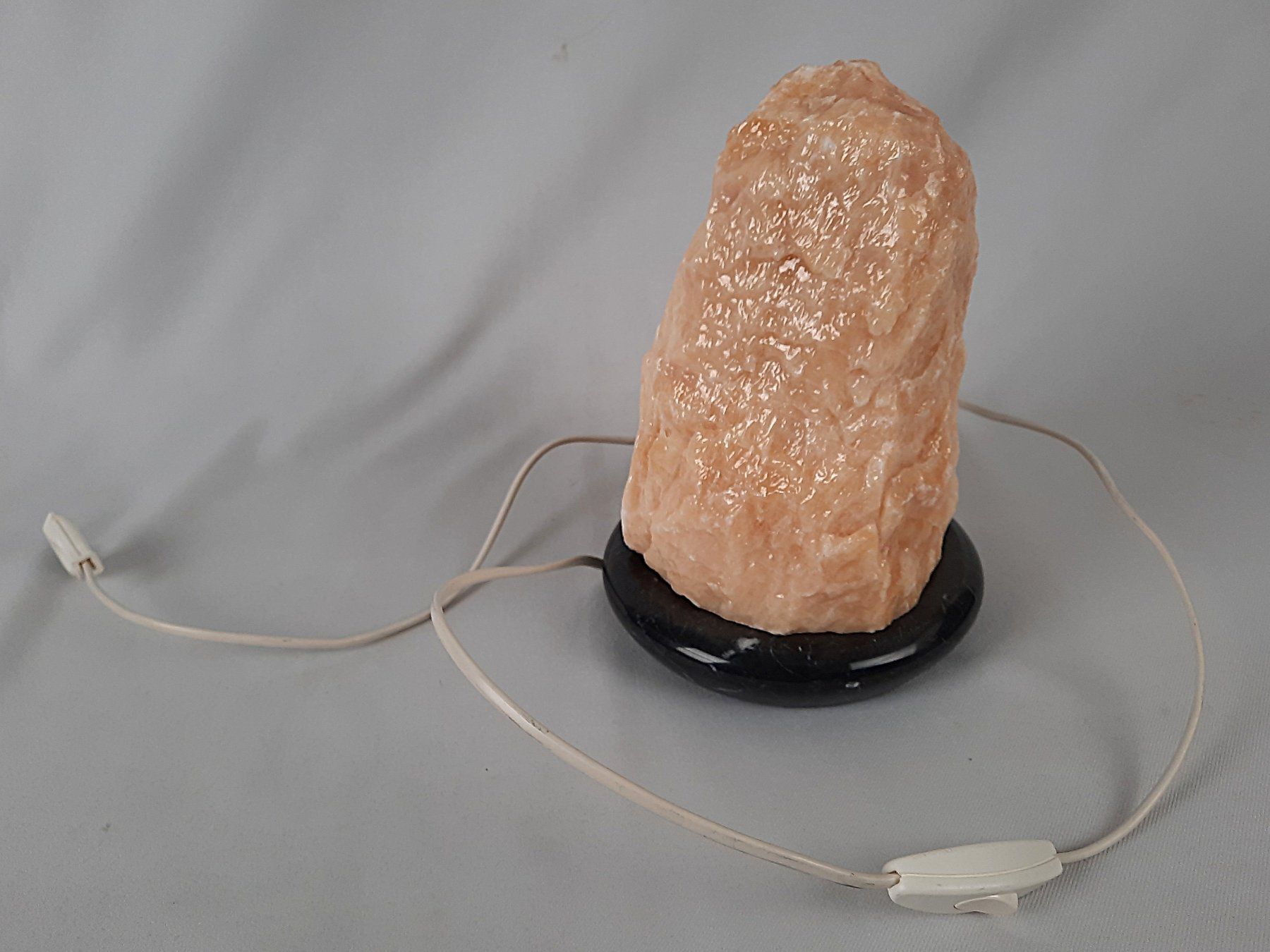 Lampade: Orangecalcit/Selenit Steinlampe – Usato da Beinwil am See venduto da Restwert_Beinwil 4
