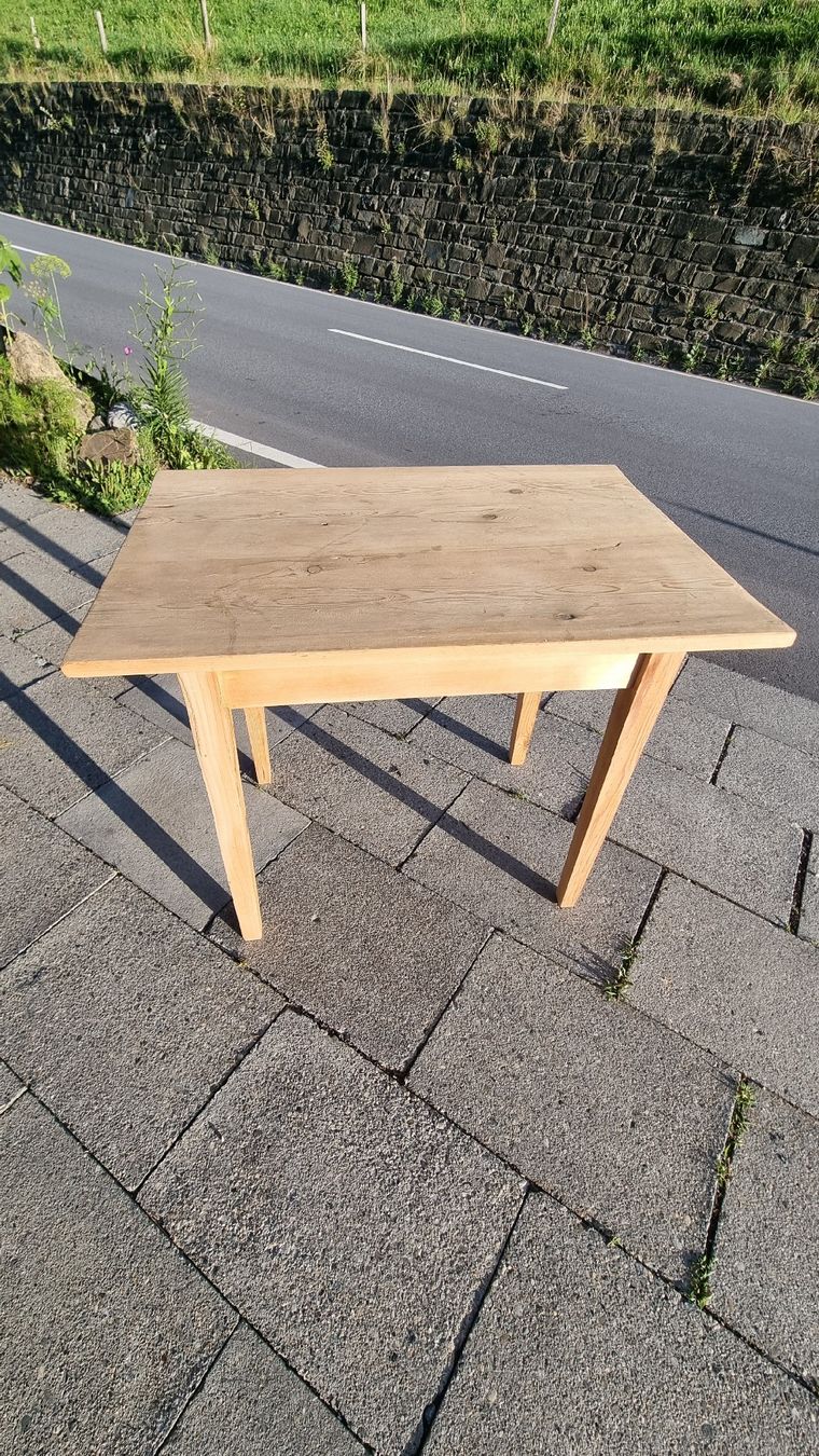 Tavoli: Tannentisch antik – Usato da Sils im Domleschg venduto da platin01