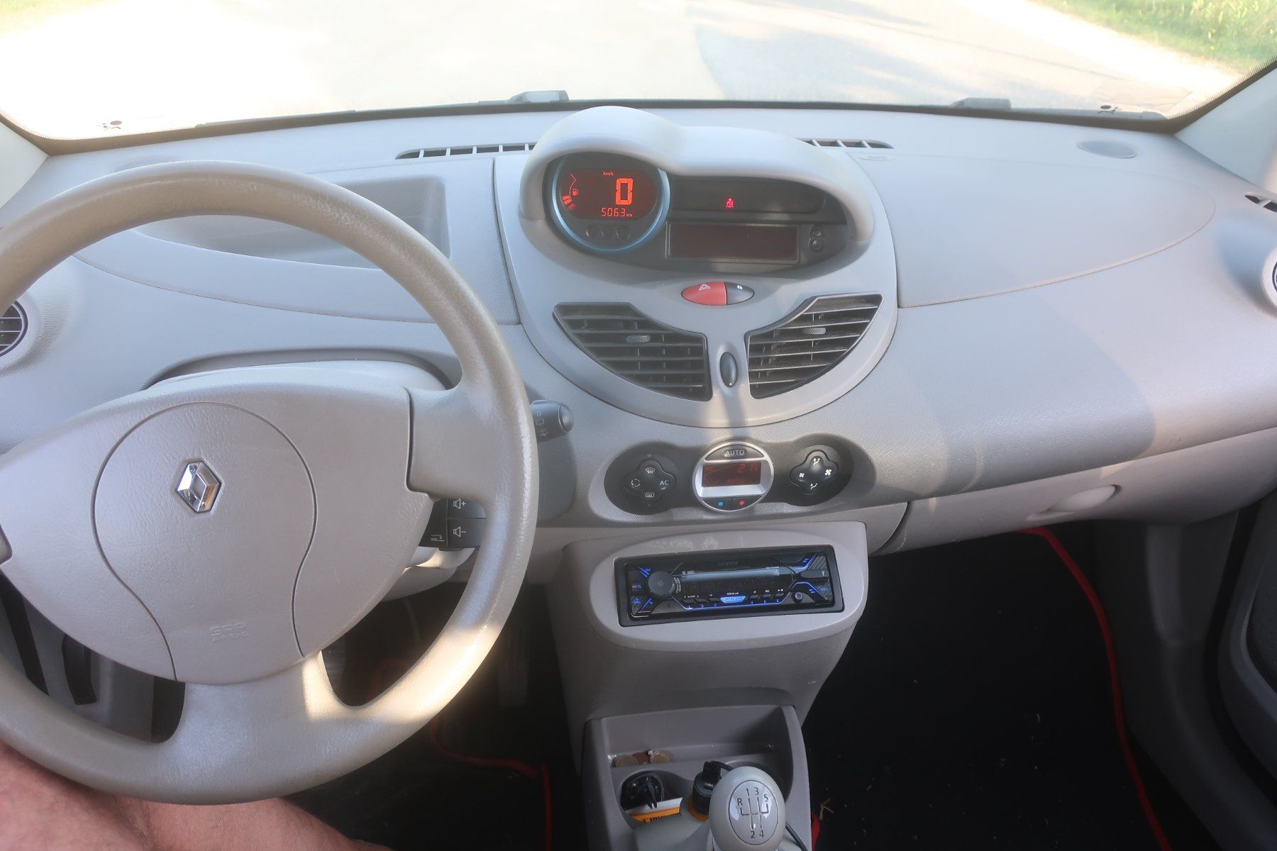 Renault Autos: Renault Twingo 1.2 16V – D'occasion à Les Bois par Jojo710 4