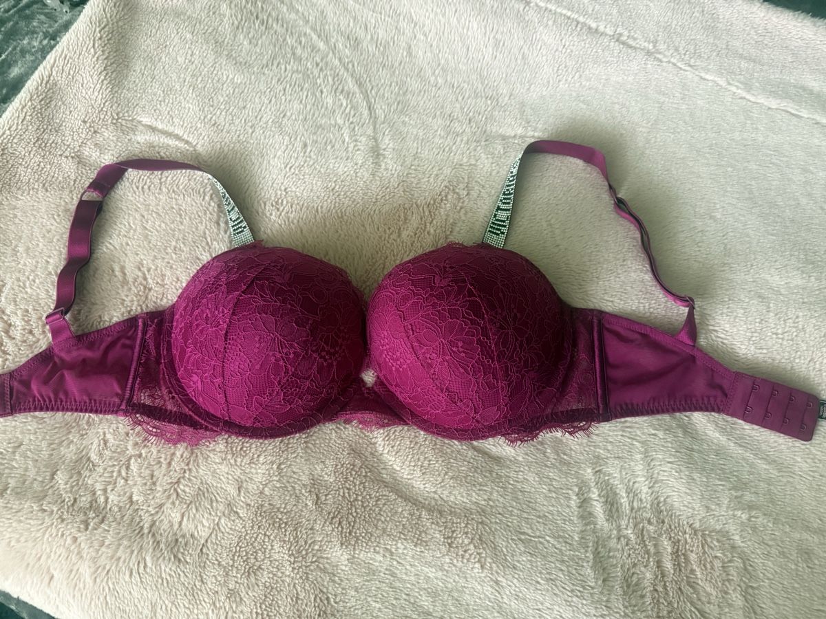 Altra biancheria intima: Victoria secrets BH – Nuovo (secondo la descrizione) da Sarnen venduto da Sla_ta 1