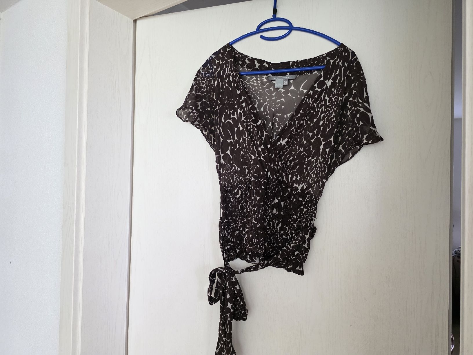 Zara Blusen: Seidenbluse Zara, Grösse S/M, gemustert, Bindegürtel – Gebraucht aus Suhr von andreas_2008