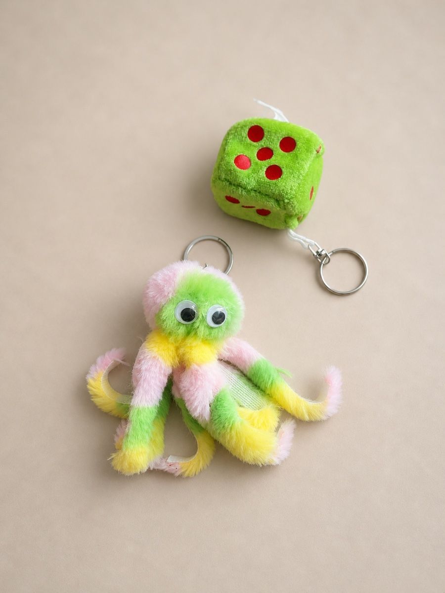 Portachiavi: Porte-clés peluche pieuvre & dé – Nuovo (secondo la descrizione) da Villars-sur-Glâne venduto da maeva_polesports