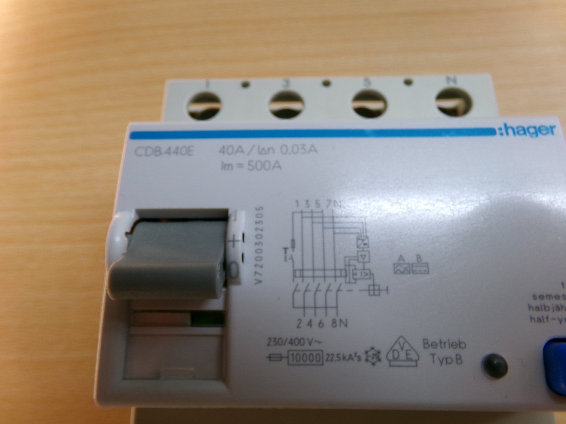 Hager Schalter: FI 4pol. Hager CDB 440E 40A 30mA Typ B – Gebraucht aus Hombrechtikon von HGK50 3