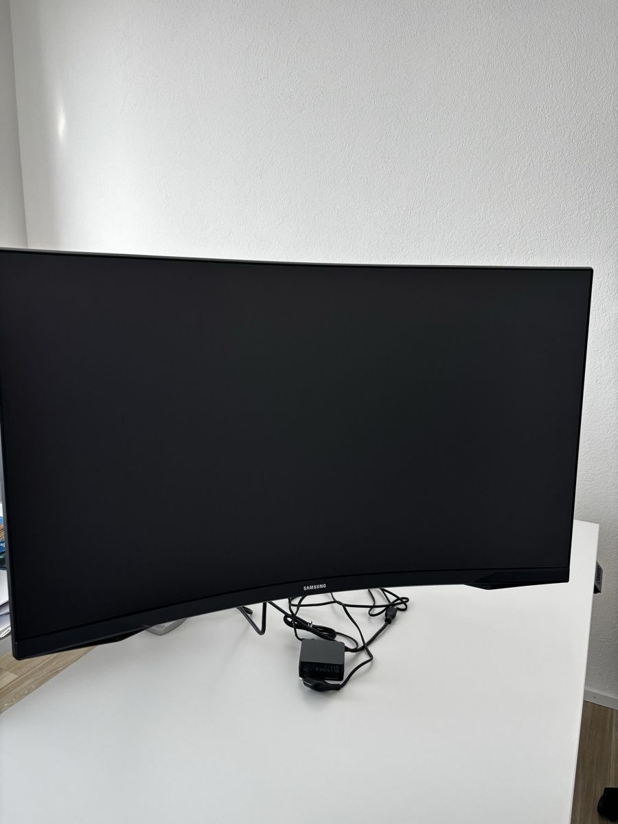 Samsung Monitor: SAMSUNG Odyssey Bildschirm 32 Zoll – Usato da St. Gallen venduto da bla_7qwr 3
