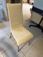 8 Echtleder Essstühle in cremeweiss mit Gebrauchsspuren 