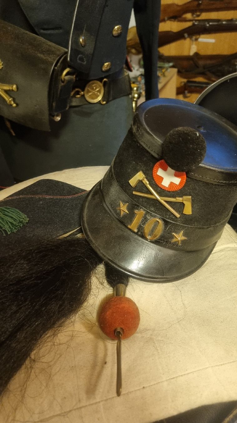 Schweizer Armee Uniformen: lots , shako , bonnet , pompon  – Gebraucht aus martigny von saphire02 1