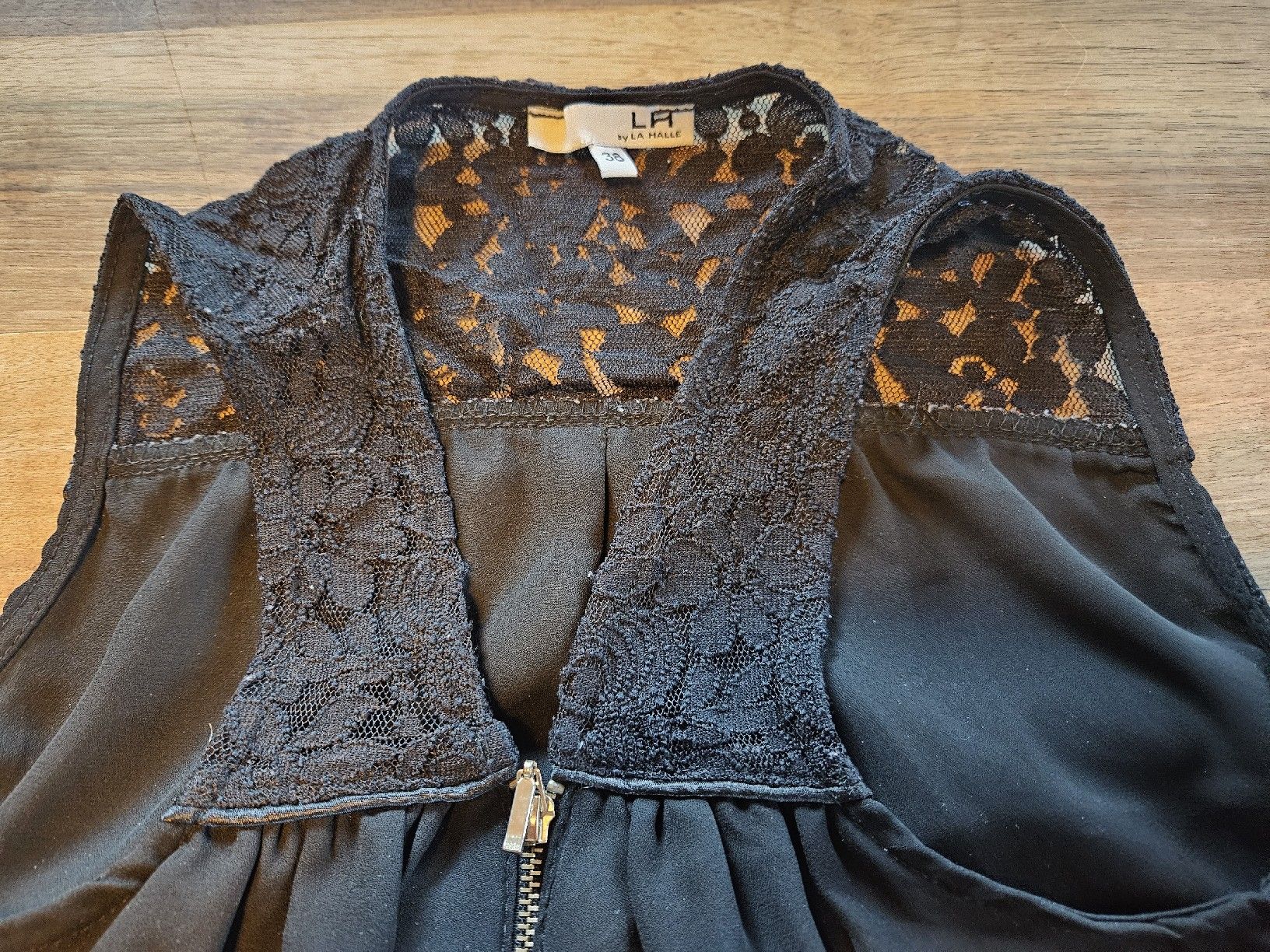 Top: Schickes schwarzes Top mit Spitze, Gr. 38 – Usato da Spiez venduto da ann_y7bb 2