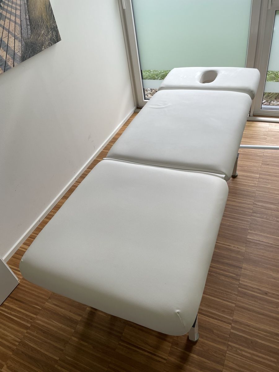 Kosmetik-& Massageliegen: Therapieliege – Neu (gemäss Beschreibung) aus Uster von ste_779m 2