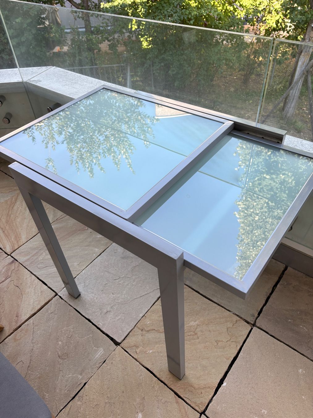 Tables: Balkon/ Garten Tisch ausklappbar Glas – D'occasion à Basel par lau_xdq2 1