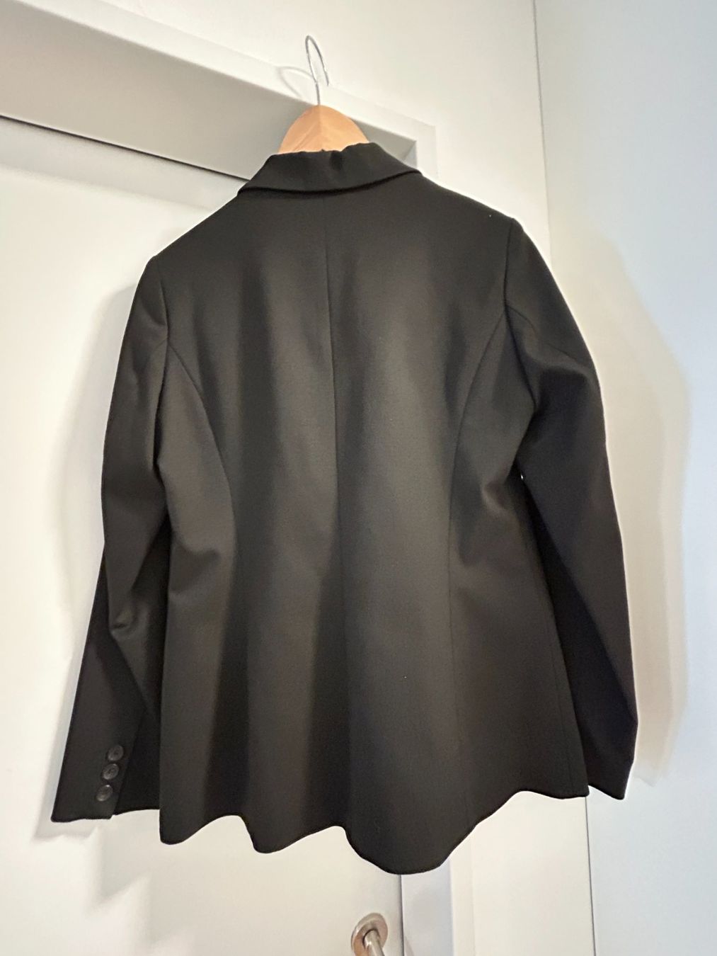 Giacche: Eleganter schwarzer "Hennes" Blazer Gr 38 -blazer élégant – Usato da Küsnacht ZH venduto da filo_fila8700 1
