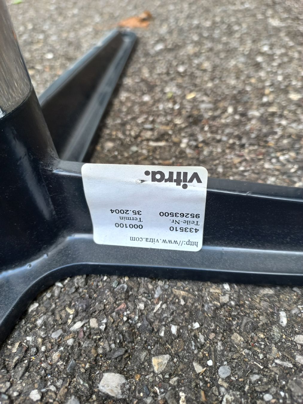 Altri mobili: Vitra Charls Eams Tischfüsse – Usato da Rickenbach ZH venduto da nube68 4