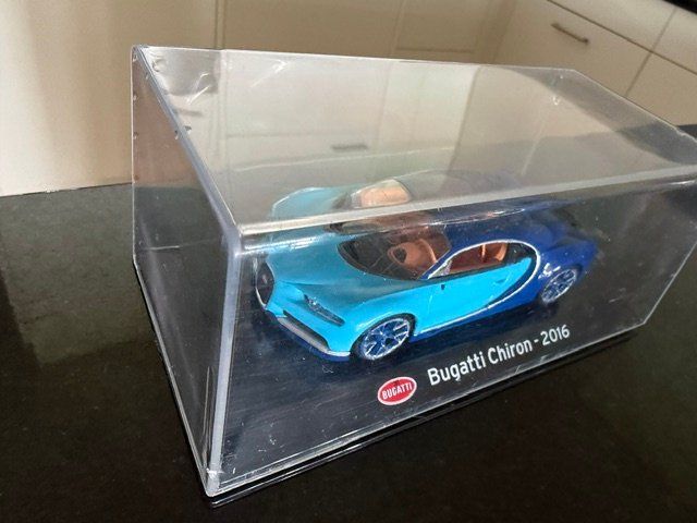 Bugatti Modellini d'auto: Bugatti Chiron seit 2016 hellblau / dunkelblau 1:43 Altaya – Usato da Wabern venduto da adamovski