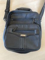 Schwarze Umhängetasche aus Lederimitat