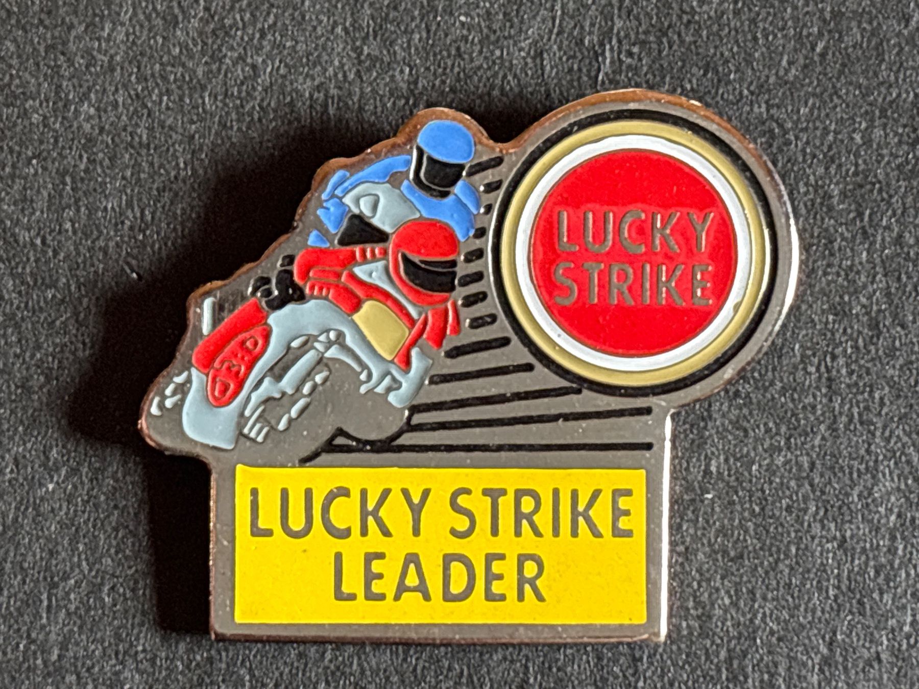 Plaquettes & Badges: Pin Zigaretten Lucky Strike pm – D'occasion à Lützelflüh-Goldbach par NicoleL.