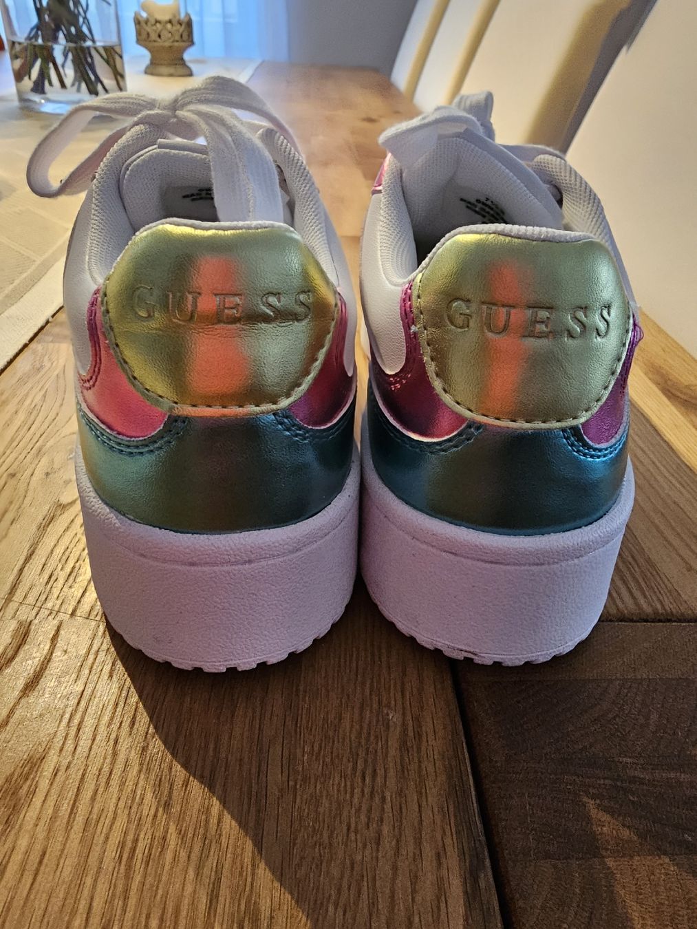 Scarpe da donna: Guess sneaker gr. 7.5 (ca 38) – Nuovo e nell'imballaggio originale da Wetzikon ZH venduto da cid_veronika 2