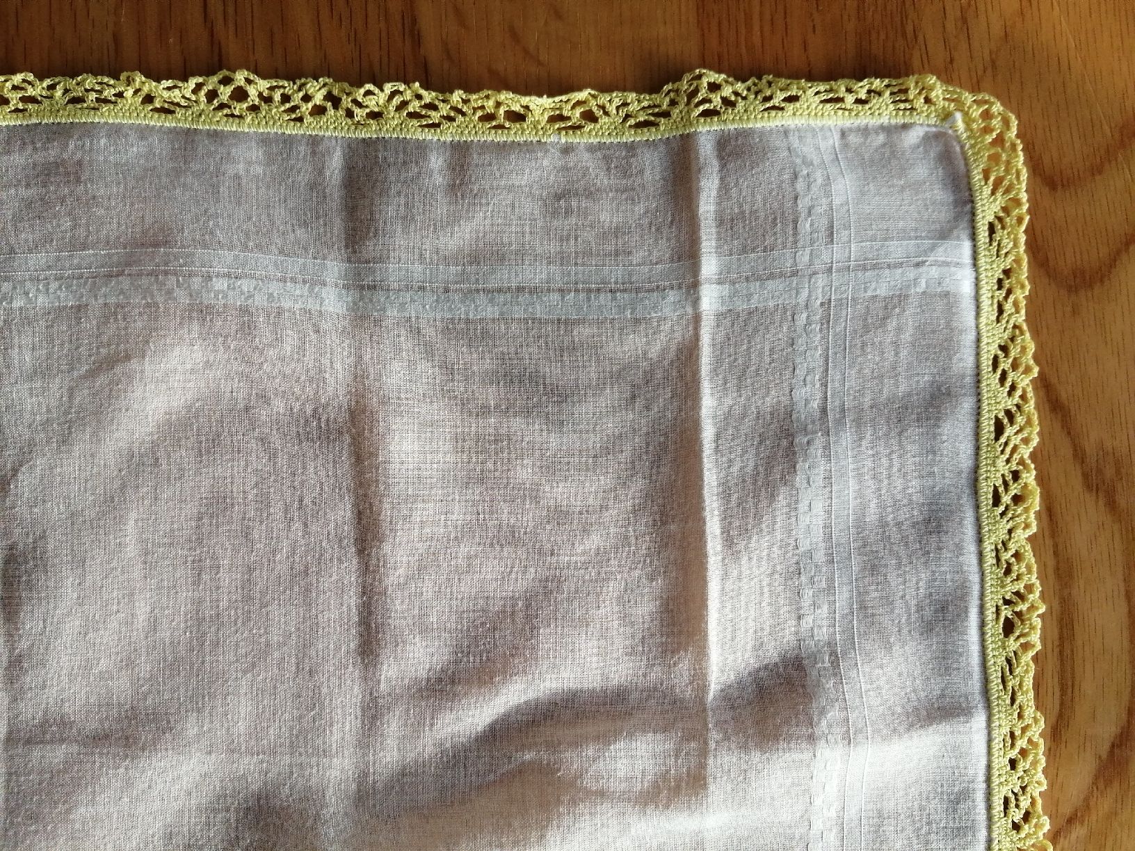 Altro in  Abbigliamento & Accessori: 2 Nastücher mit Häckelspitzen, Vintage  – Usato da Honau venduto da holunder3 6