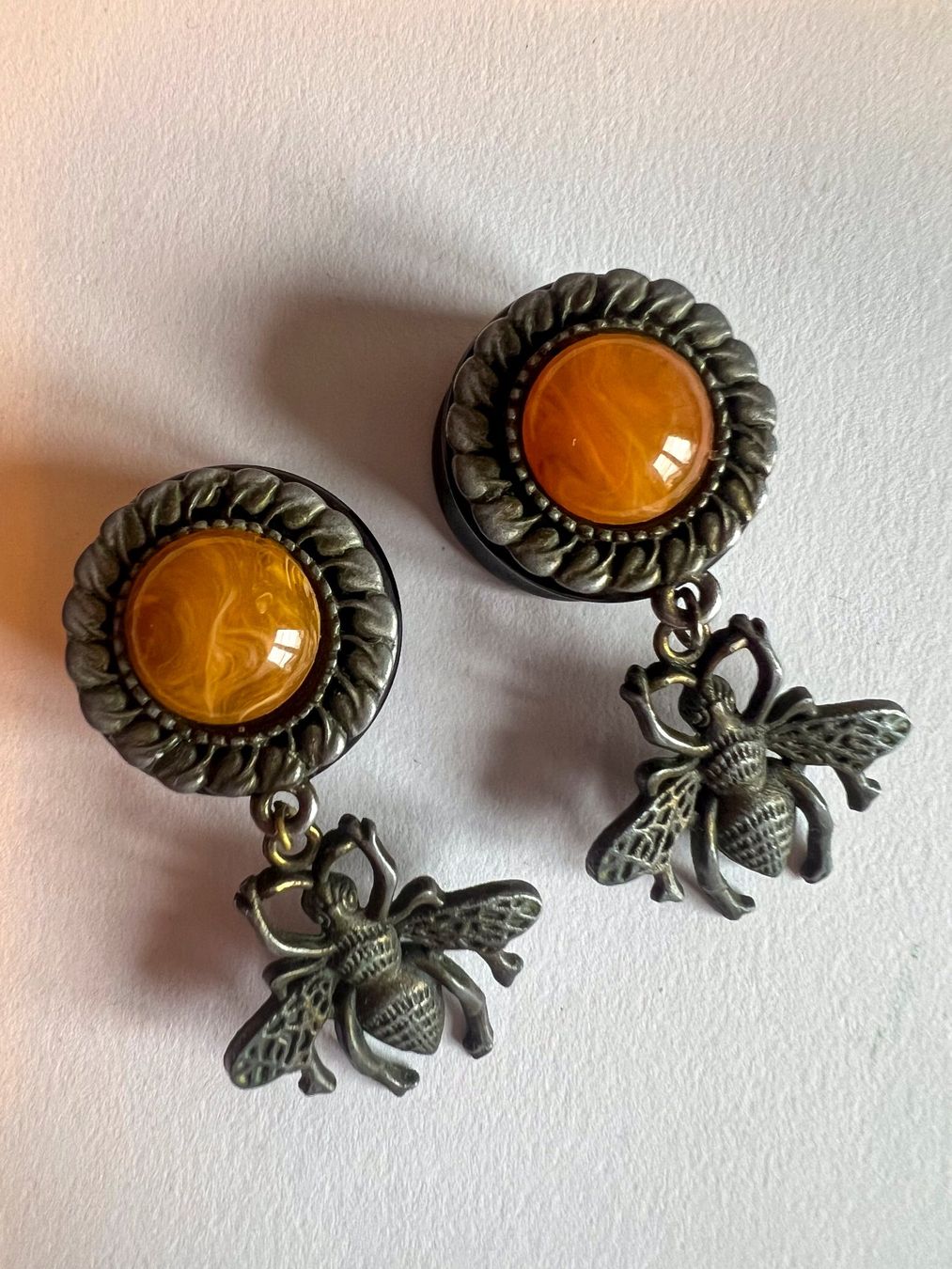 Gioielli per piercing: Plug mit Bienen-Anhänger 20mm – Usato da Winterthur venduto da Ael_