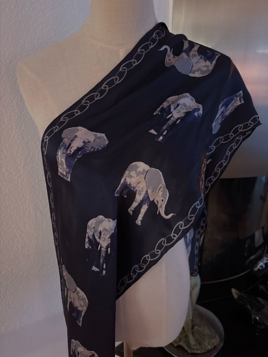 Foulard & Sciarpe: Seidenschal mit Elefanten, Dunkelblau! – Nuovo (secondo la descrizione) da Embrach venduto da Dmoney