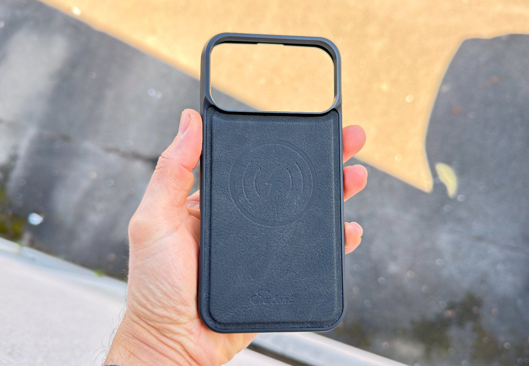 Apple Cover & Protezioni schermo: Coque iPhone 17 Pro Max effet cuir avec protection écran – Usato da Thônex venduto da BrYu 4
