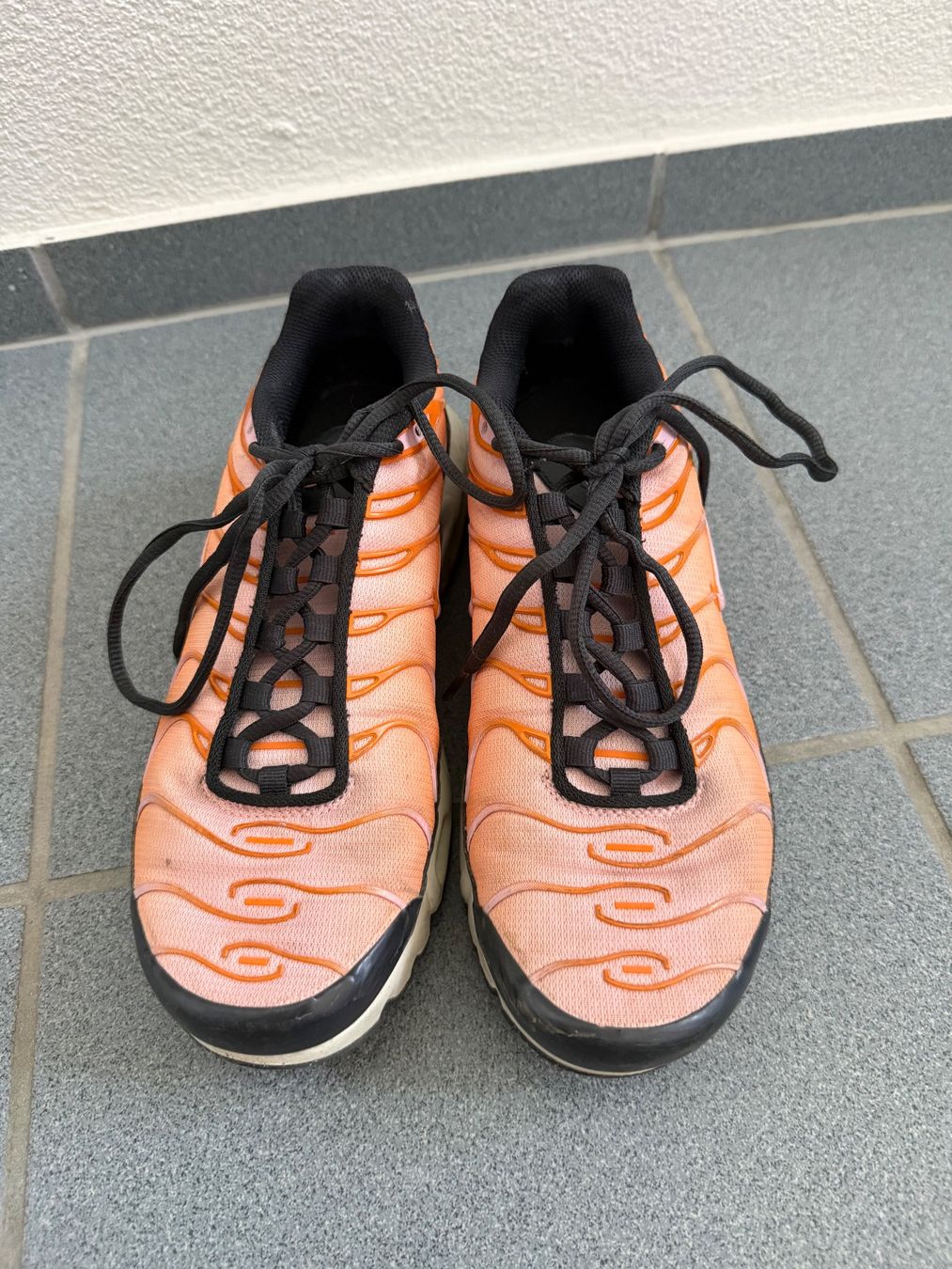 Nike Chaussures femmes: Nike Air Max Plus "Magma Orange Soft Pink" – D'occasion à Worb par le_castor 4
