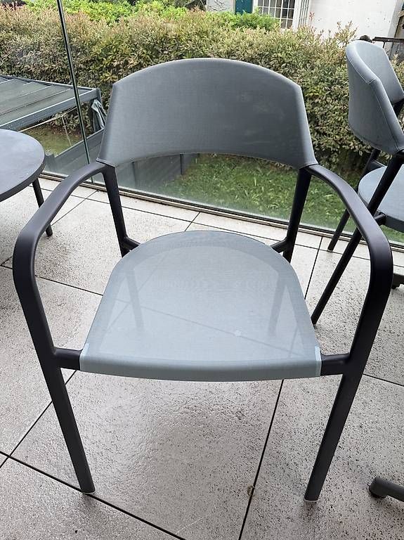 Set di tavolo e panche: Salon de jardin  Table + 4 chaises  – Usato da Bremblens venduto da ltheintz 2