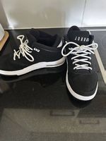 Jordan Max Aura in Schwarz/Weiß