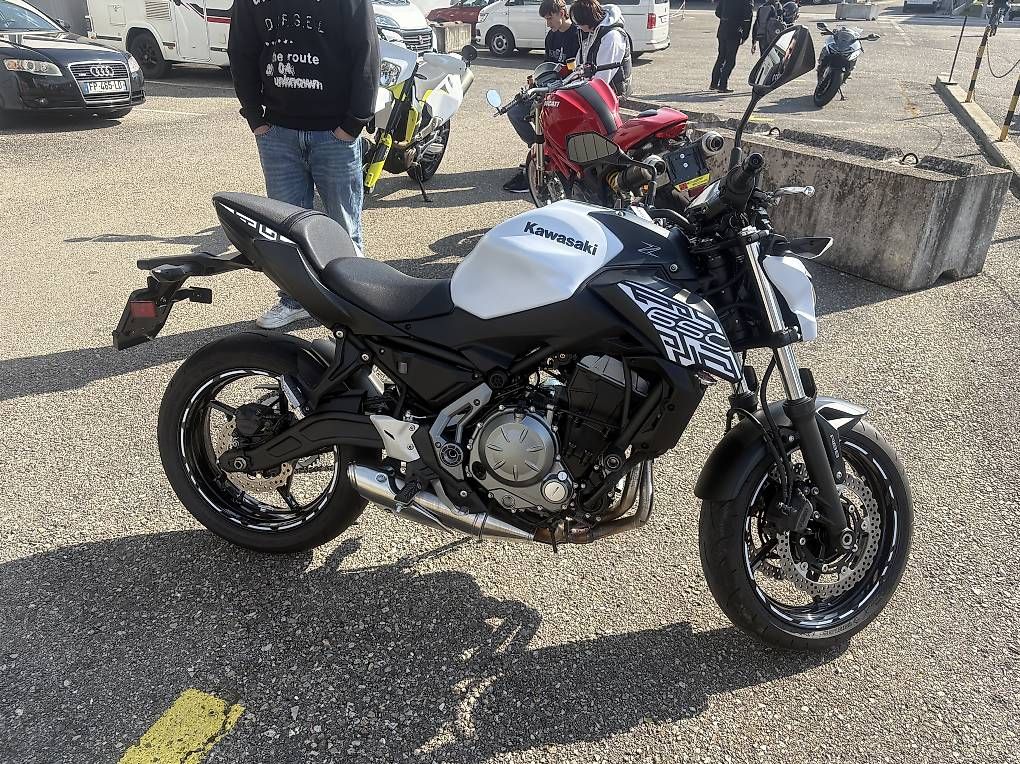 Kawasaki Strasse: Kawasaki Z650 ABS 2023 – Neu (gemäss Beschreibung) aus Thierachern von mic_k9m6 1