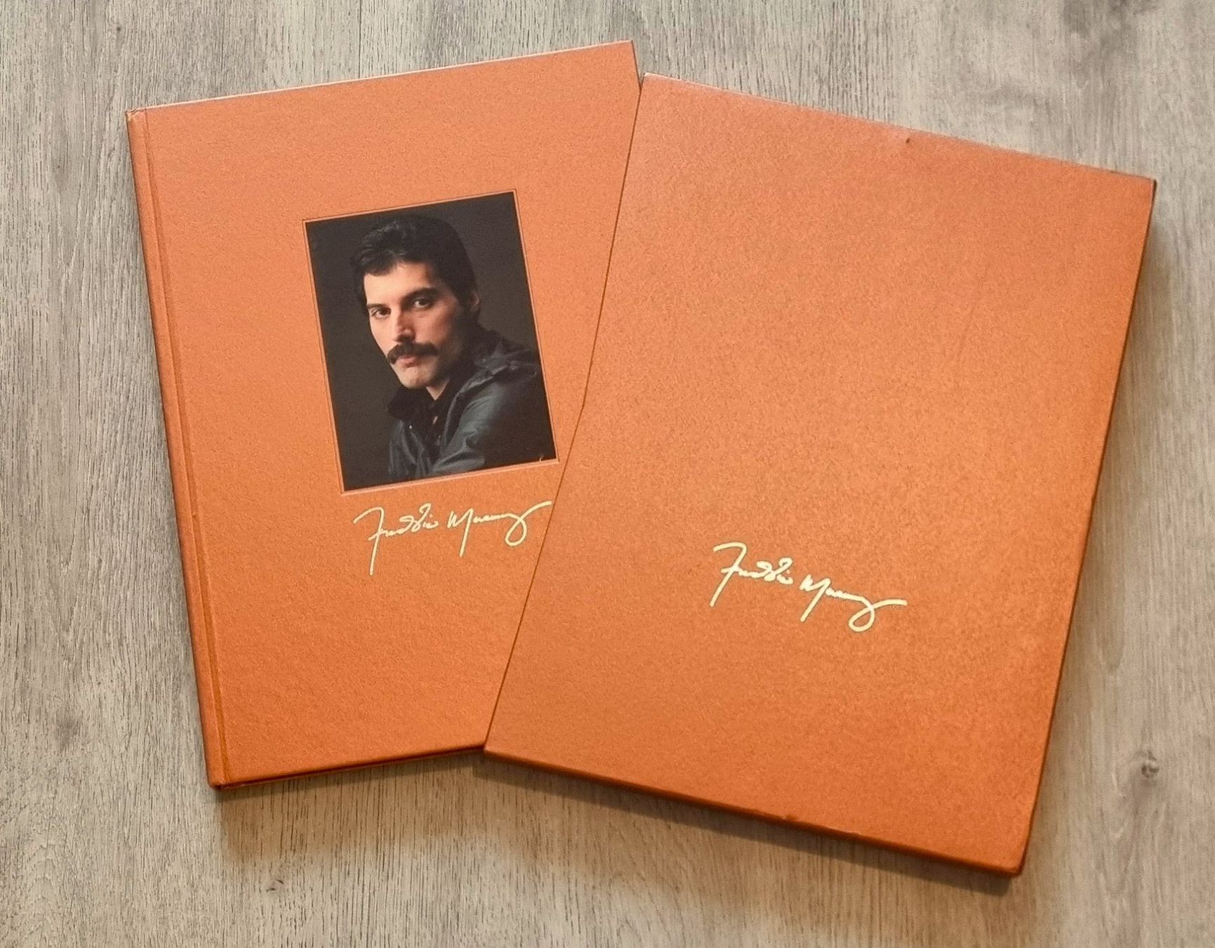 CDs: Queen Freddie Mercury Solo Collection Box Set 10 CD + 2 DVD – Gebraucht aus Walterswil SO von Clavis2503