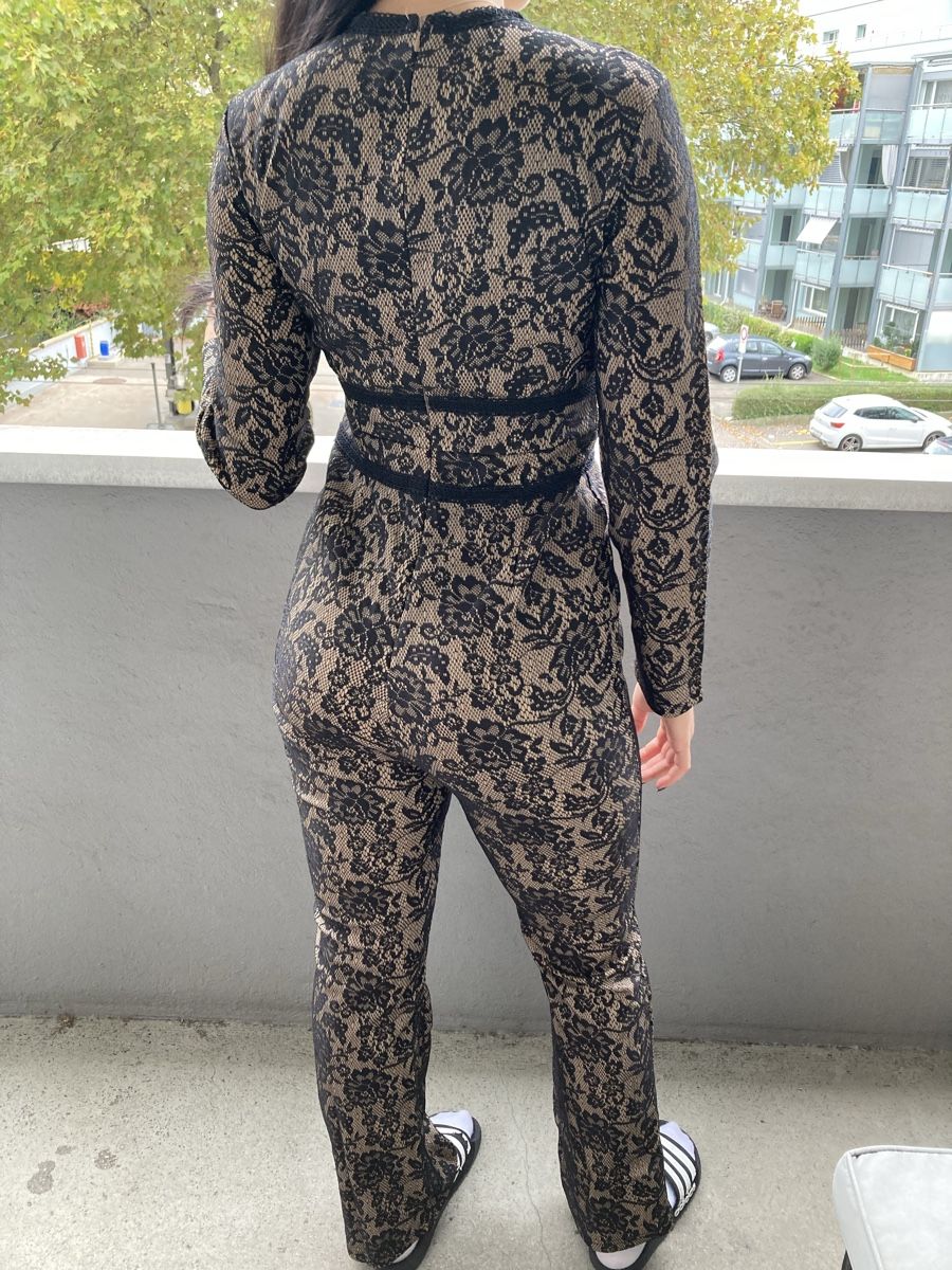 Tute: Schöner Jumpsuit mit Spitze, Gr. S – Nuovo (secondo la descrizione) da Rickenbach ZH venduto da Vanijo 1