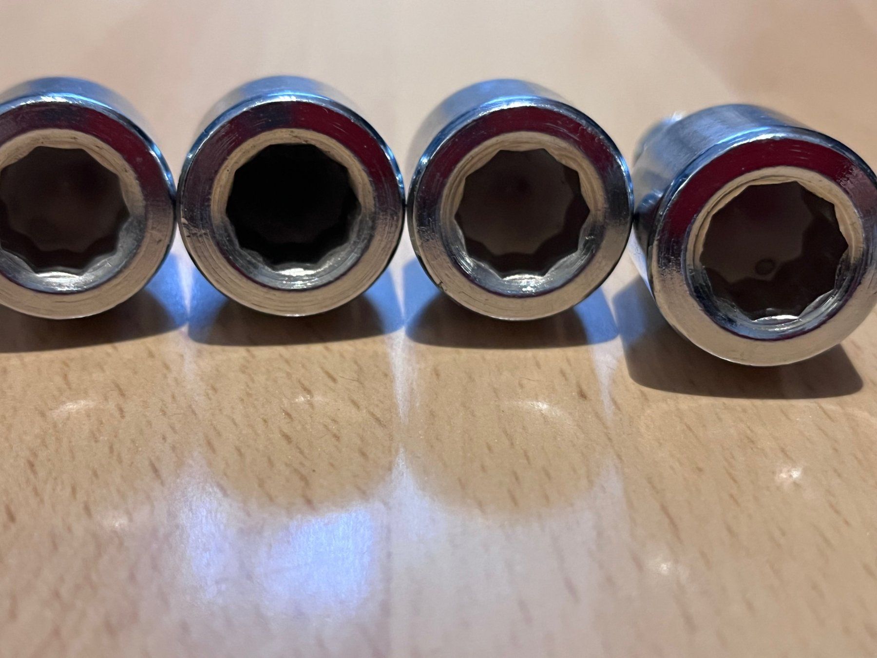 Tutti pezzi di ricambio auto: Radschrauben --> siehe Bilder für Mini oder BMW – Nuovo (secondo la descrizione) da Olten venduto da Sina84 1