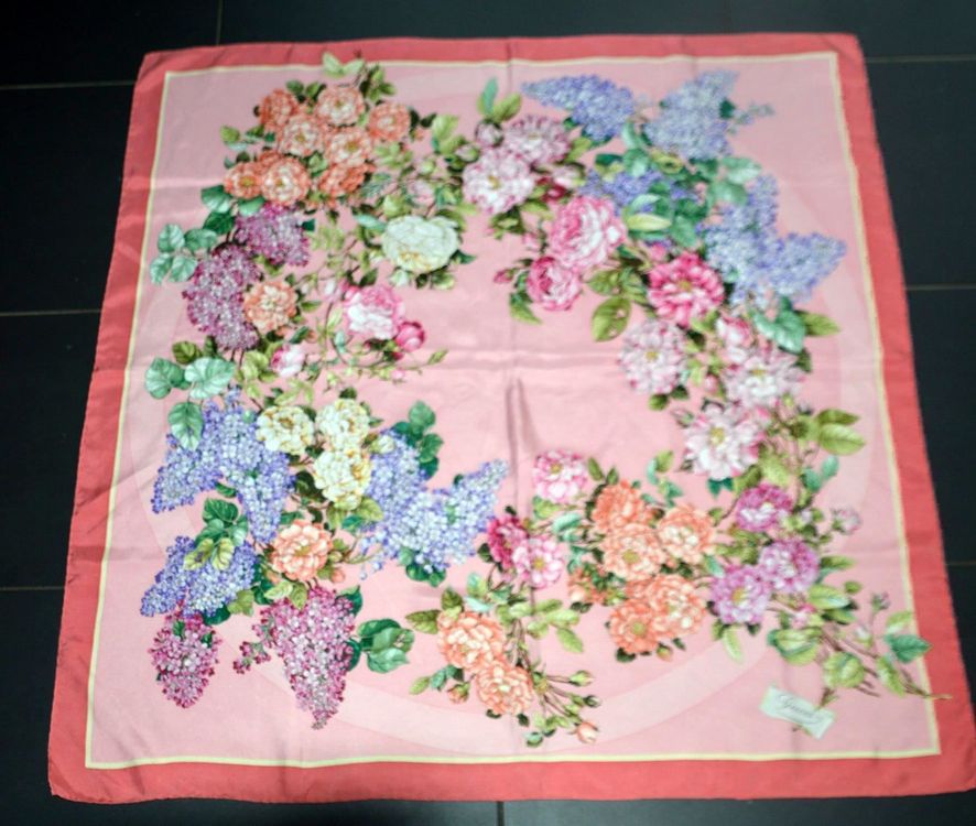 Seidentuch / Foulard en soie Gucci Flora Kaufen auf Ricardo
