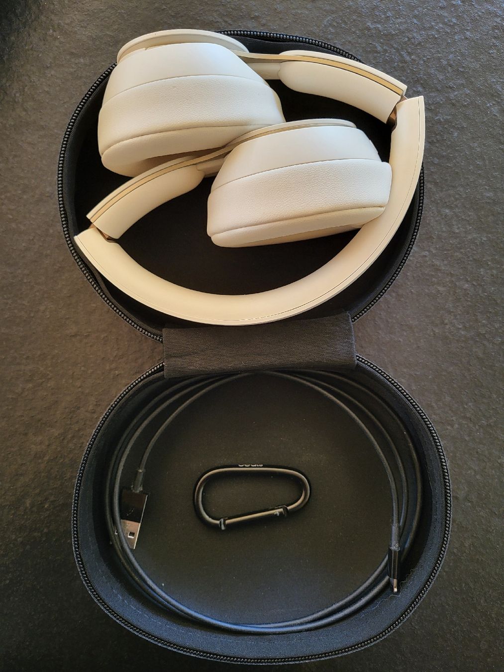 Beats Kopfhörer: Beats Solo Kopfhörer – Neu (gemäss Beschreibung) aus Ennetbühl von isa_yx6b 2