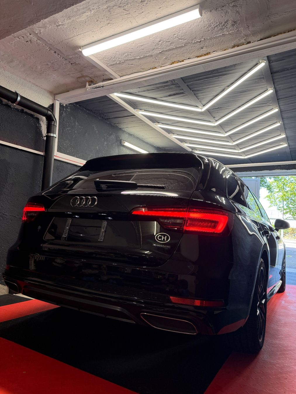Audi Automobili: Audi A4 40TDI Quattro Sline – Usato da Herisau venduto da Losandjelic 1