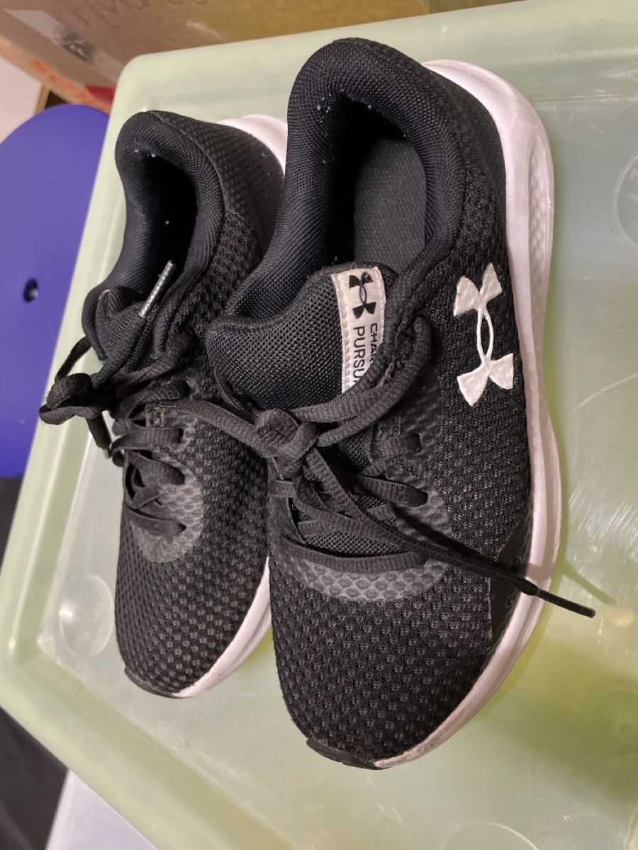 Under Armour Chaussures garçon: under armour Tutnschuhe Gr.36 – D'occasion à Schliern b.Köniz par Nikk0tin 1