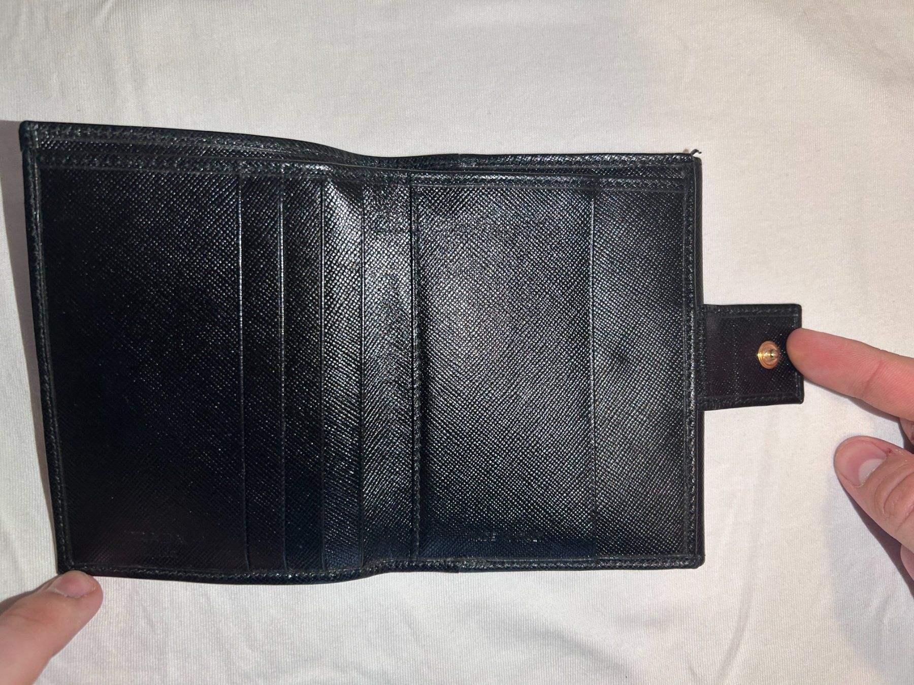 Prada Portafogli: Prada Saffiano Leather Black Fold Wallet – Usato da Zürich venduto da Mr.Elle 3